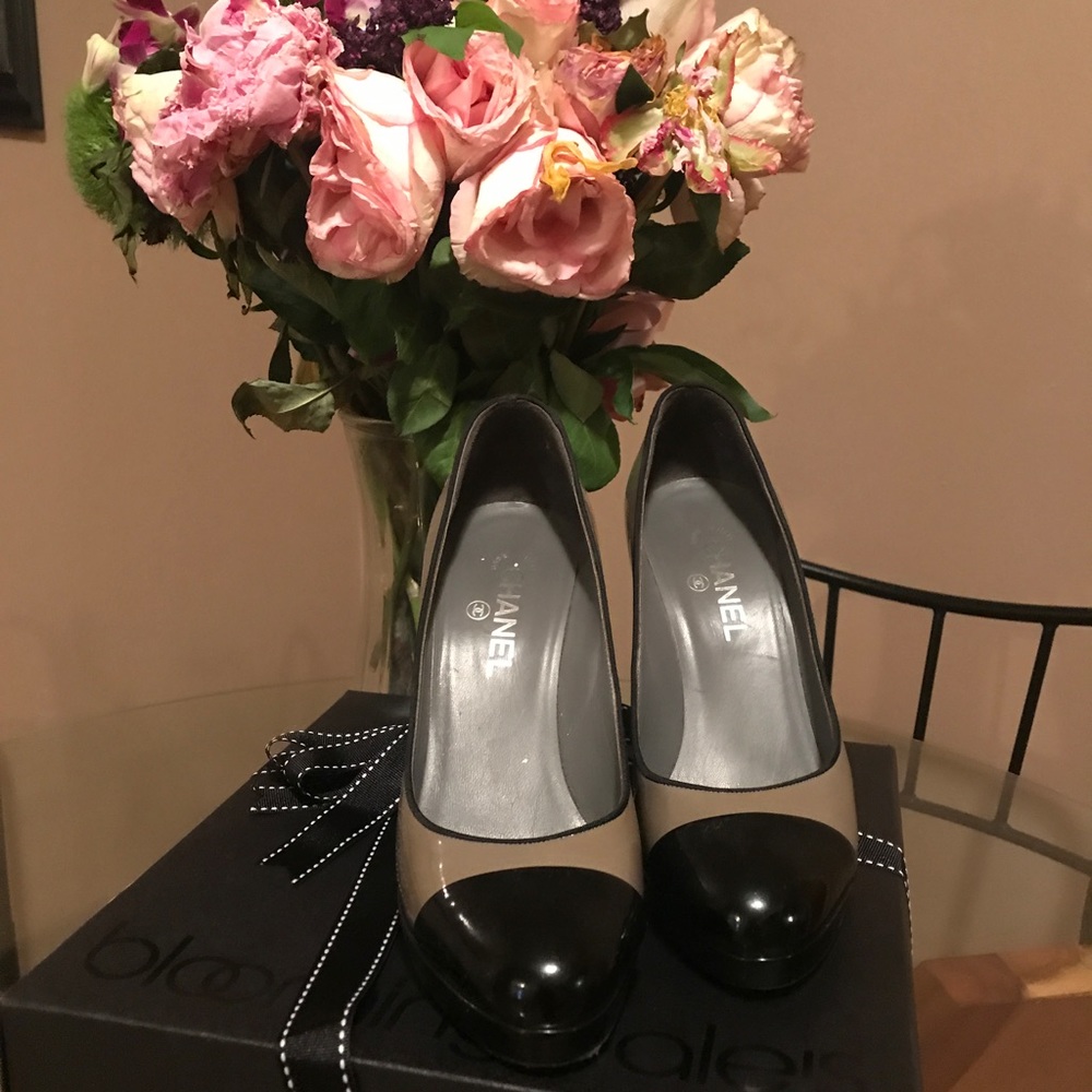 Black & Gray Chanel Pump Size 40